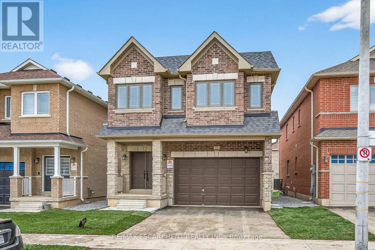 Primary Photo - 15 Huntsworth Ave