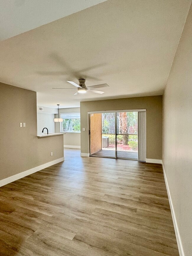 Building Photo - 1865 Florida Club Dr