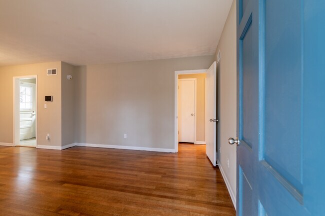 Foto del edificio - 5121 Ginger Cir