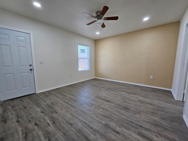 Foto del edificio - 1257 Davis Ave