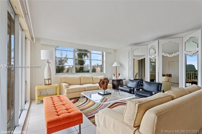 Foto del edificio - 9341 E Bay Harbor Dr