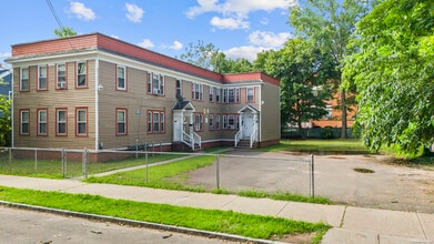 Building Photo - 12 Lilac St