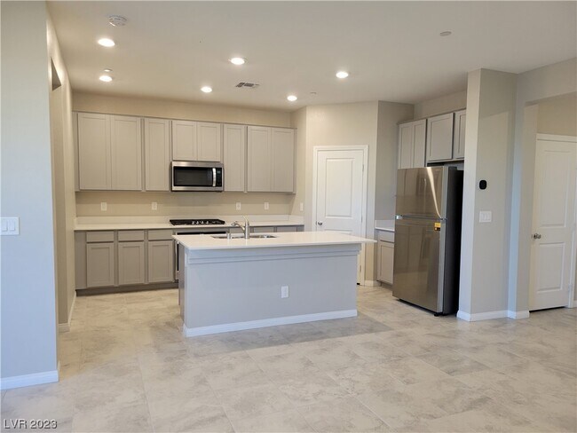 Building Photo - 3180 Segesta Ave