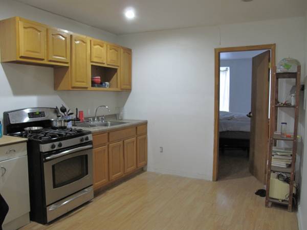 Building Photo - Huge 1 Bdr Apt with private backyard