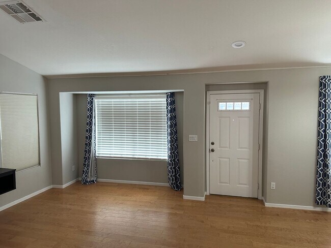 Building Photo - Single Story, Three Car Garage, Three Bedr...