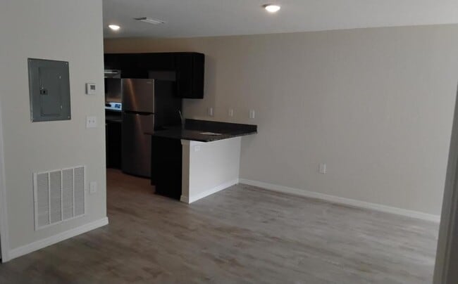 Building Photo - 9426 N Manashee Dr