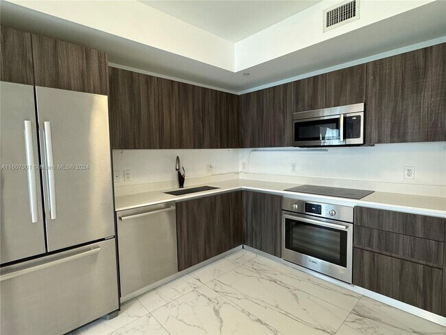 Foto del edificio - 488 NE 18th St