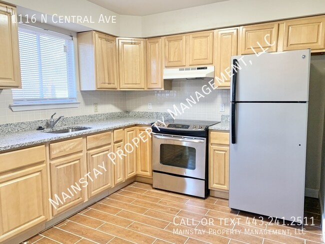 Foto del edificio - Updated 3 Bed 3 Bath End Unit Townhouse