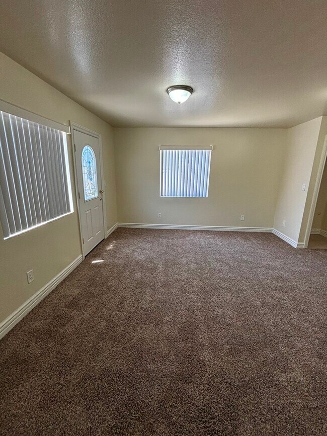 Building Photo - 318 E 105th St