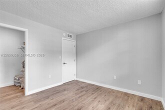Building Photo - 9320 Fontainebleau Blvd