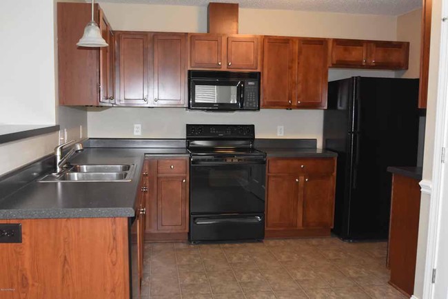 Building Photo - 2552 B Saddleback Dr