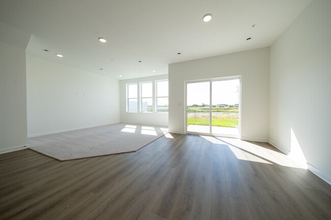 Building Photo - 10429 Ithaca Ln N