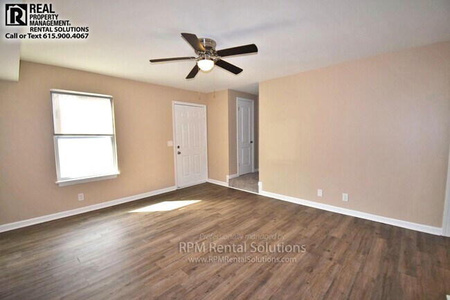 Foto del edificio - 2BD/1.5BA updated townhome, right by MTSU! Washer & dryer included, just $1250/mo!