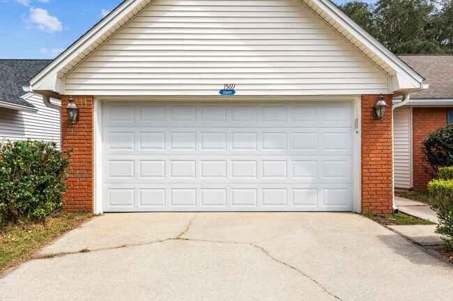 Building Photo - 1569 Meadowbrook Ct