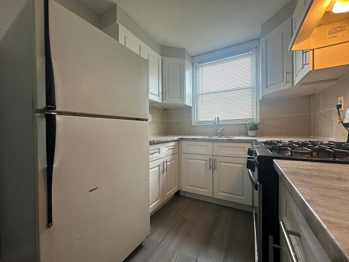 Foto principal - 5705 Charles St