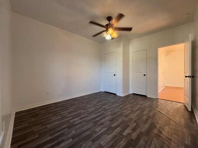 Building Photo - Rent this beautiful 3 bedroom 2 bathroom h...