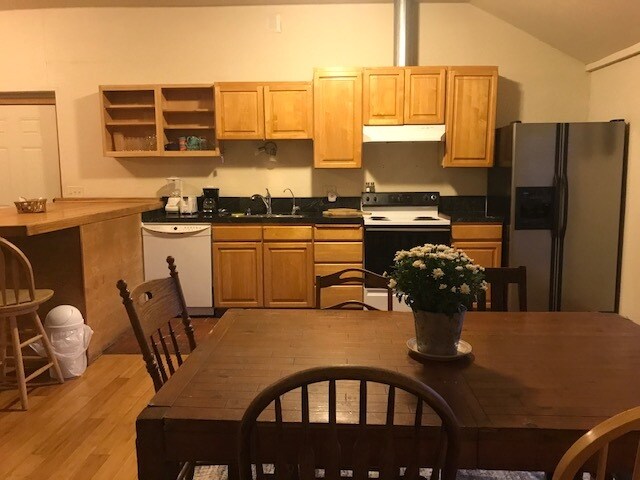 Kitchen - 85882 McBeth Rd