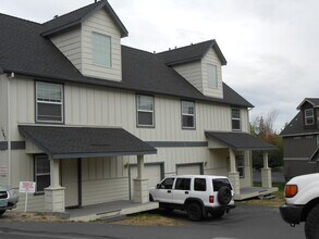 Building Photo - 1760 NE Lotus Dr