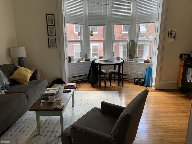 Building Photo - 1 br, 1 bath  - 927 Spruce St Apt 2F