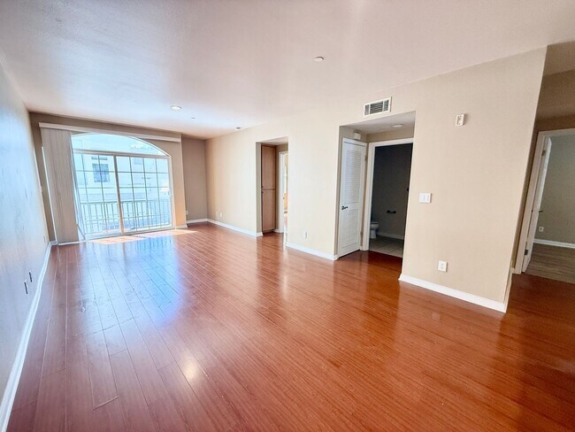 Foto del edificio - 4609 Kester Ave