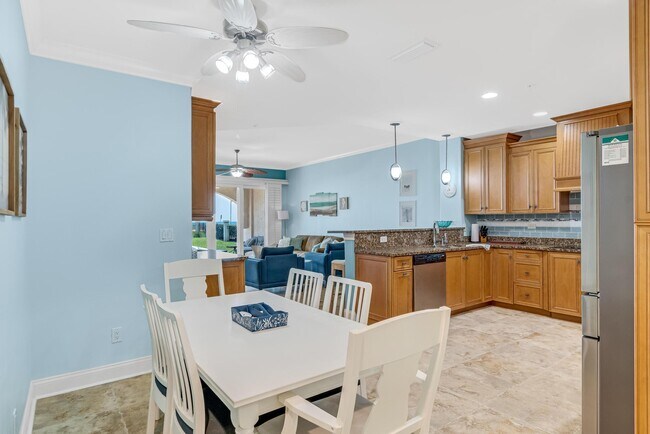 Foto del edificio - 2450 N Ocean Shore Blvd