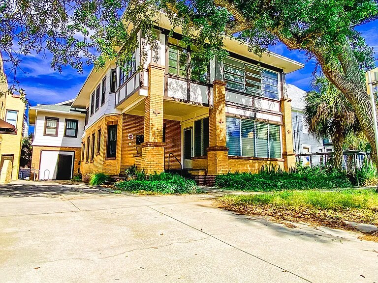 Foto principal - 415 3rd St N