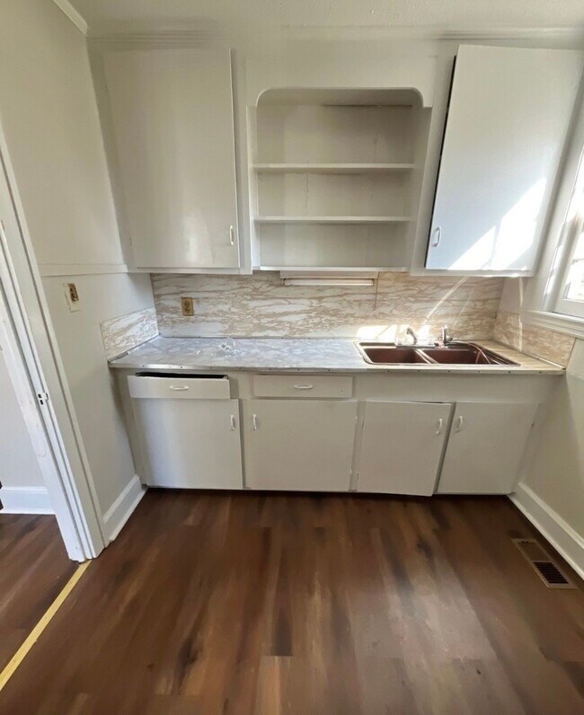 Foto del edificio - 810 Jaycee Terrace