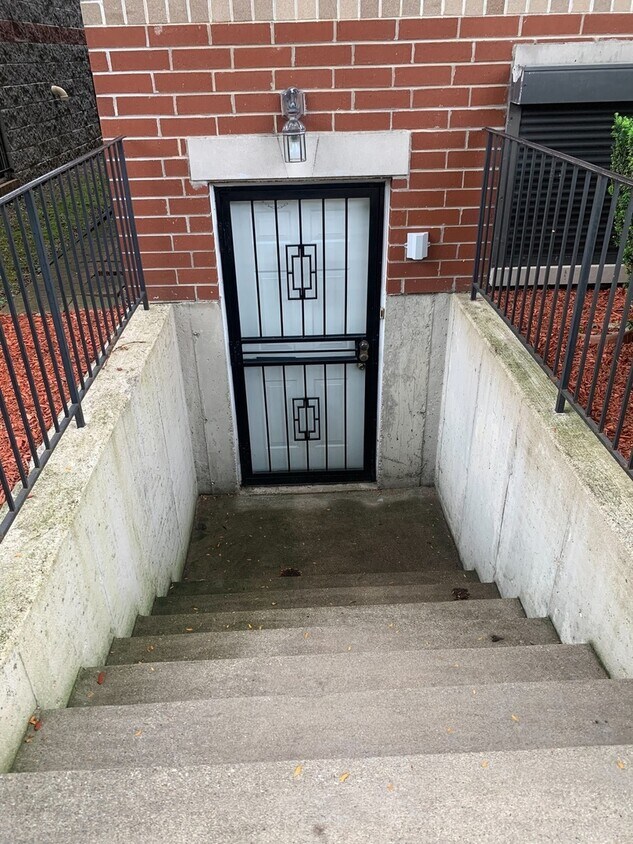 Front Door - 3520 S Prairie Ave