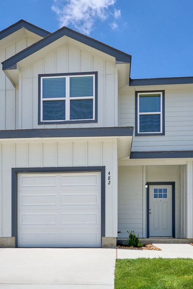 Photo - Hunters Ranch Beauty! 3 Bedroom 2 1/2 Bath... Townhome