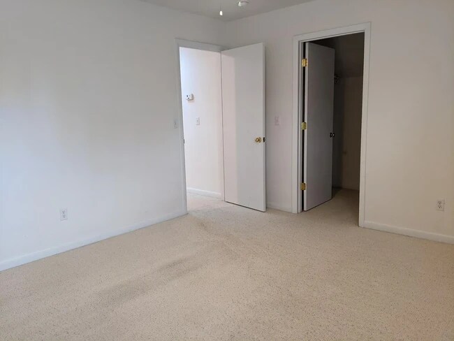 Foto del edificio - 2710 Green Meadow Dr