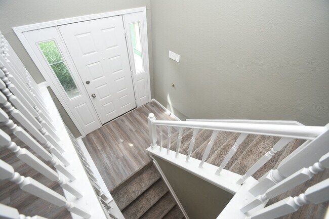 Foto del edificio - 379 Richvale Ln