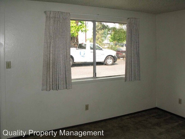 Building Photo - 418 S Oakdale Ave