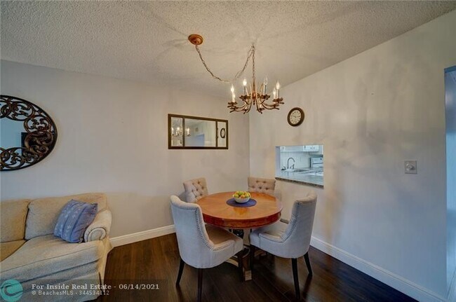 Building Photo - 7847 Golf Cir Dr
