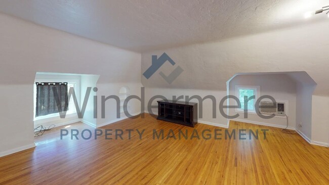 Building Photo - Alder601