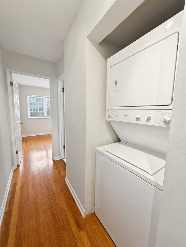 Foto del edificio - 6535 N Mozart St