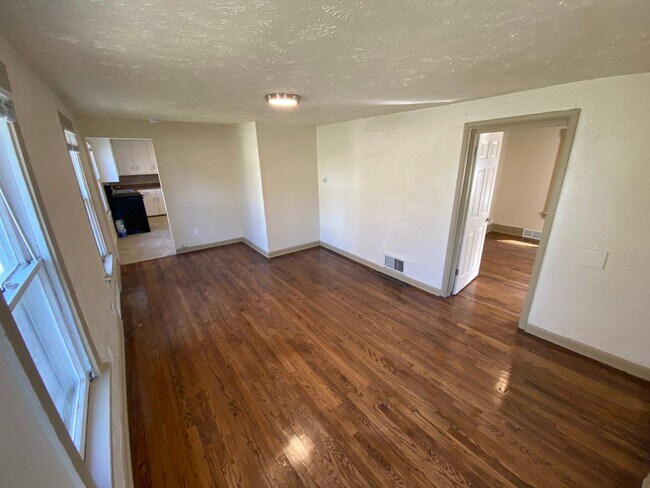 Building Photo - 3 Bed 1 Bath House for Rent