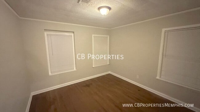 Building Photo - 2370 Larose Ave