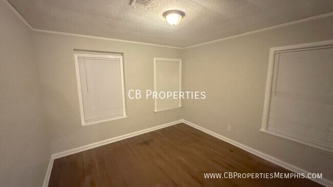 Foto del edificio - 2370 Larose Ave