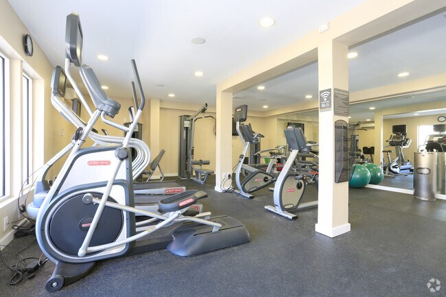 Gimnasio - 707 Leahy