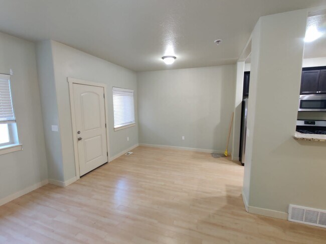 Building Photo - 121 E 8000 S