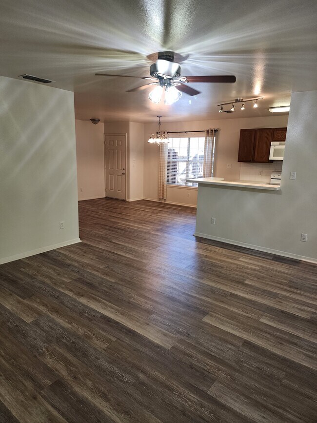 Foto del edificio - 1141 Woodlands Park Dr