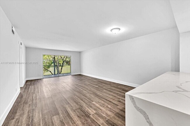 Foto del edificio - 1201 SW 128th Terrace
