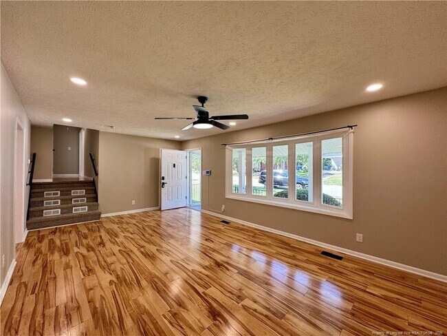 Foto del edificio - 1089 Torrey Dr