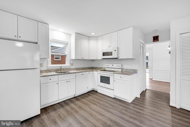 Building Photo - 5023 Druid Dr