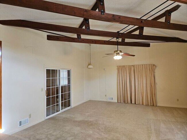 Foto del edificio - 117 Autumn Ln