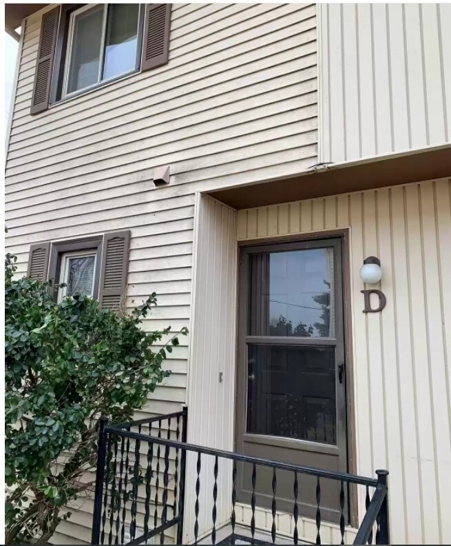 333 E 12th St Unit D, Newton, KS 67114 Condo for Rent in Newton, KS