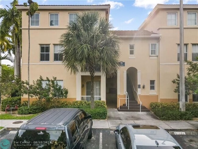 Building Photo - 100 Jacaranda Country Club Dr