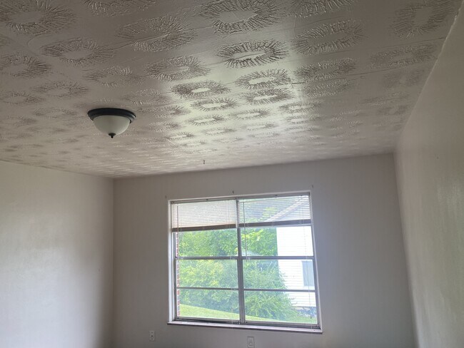 Foto del edificio - 2525 Lakeview Ave