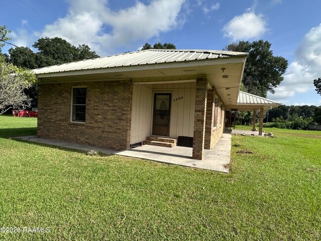 Building Photo - 1704 Savoy Rd