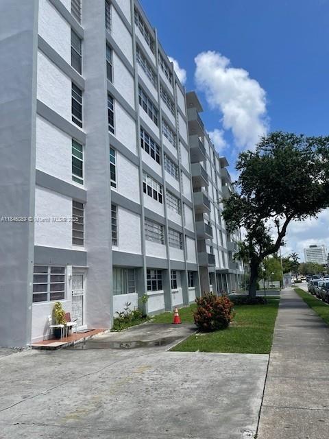 Building Photo - 1400 SW 27th Ave